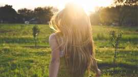 Wzmocnij skórę i włosy przed promieniami słońca LIFESTYLE, Uroda - Nadchodzą ciepłe, wiosenne dni. Warto pamiętać, że nadmiar słońca – promieniowania UVA i UVB ma negatywny wpływ na organizm.