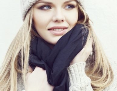 Włosy pod czapką – jak o nie dbać zimą?