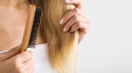 3 uciążliwe problemy z włosami, które możesz rozwiązać sama LIFESTYLE, Uroda - Kondycja włosów i ich wygląd zależy od wielu czynników. Poznaj trzy główne problemy z włosami i dowiedz się jak rozwiązać je raz na zawsze!