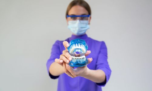 5 kroków do zdrowych zębów z aparatem ortodontycznym
